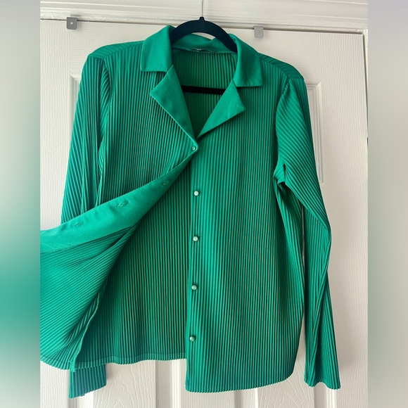 Adrianna Papell Emerald Green Pleated Blouse - Picture 3 of 5